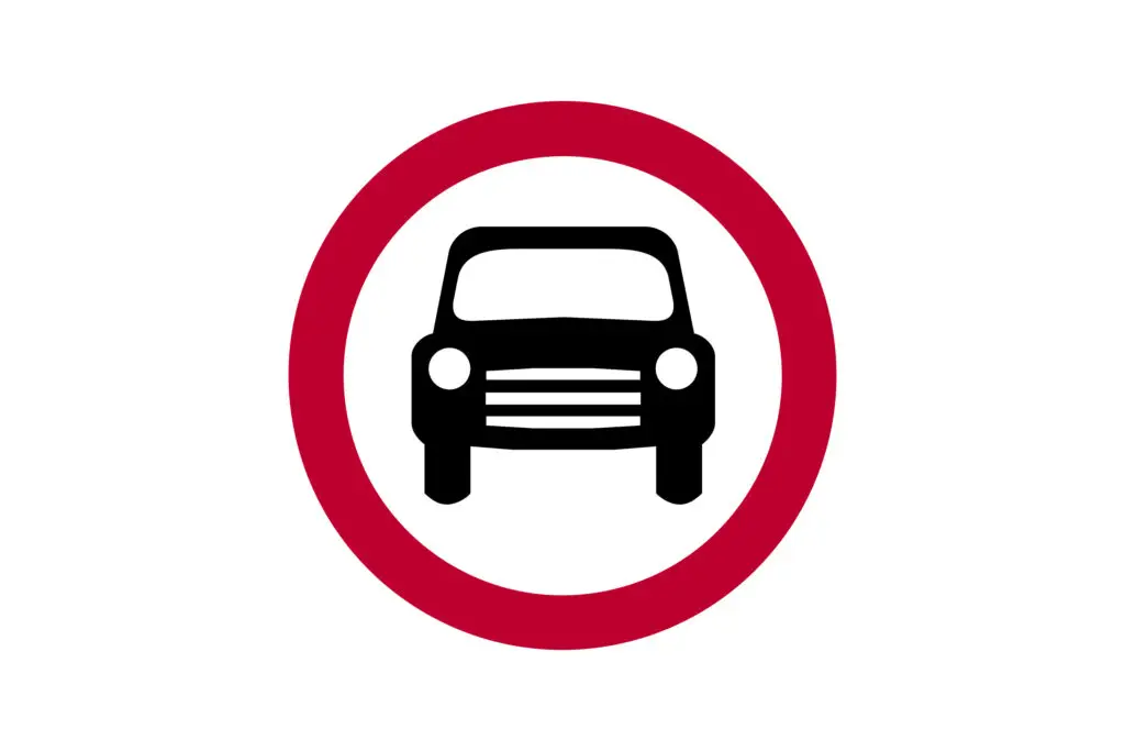 No motor Cars What it looks like: A white circle with a red border, with a single black car symbol in the middle.
What it means: Motor cars are not permitted beyond this sign.