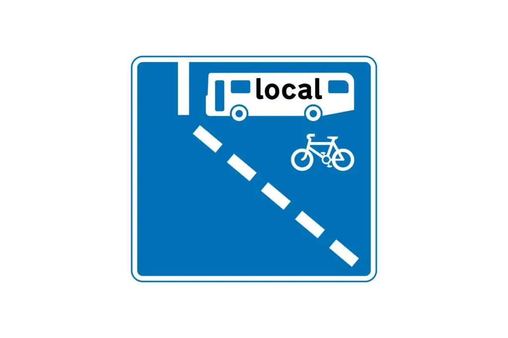 Offside bus lanes are less common, which is exactly why they can trip up learners in the test.
An offside bus lane runs along the right-hand side of the carriageway — usually next to the central reservation or in the lane we often think of as the “fast lane.”